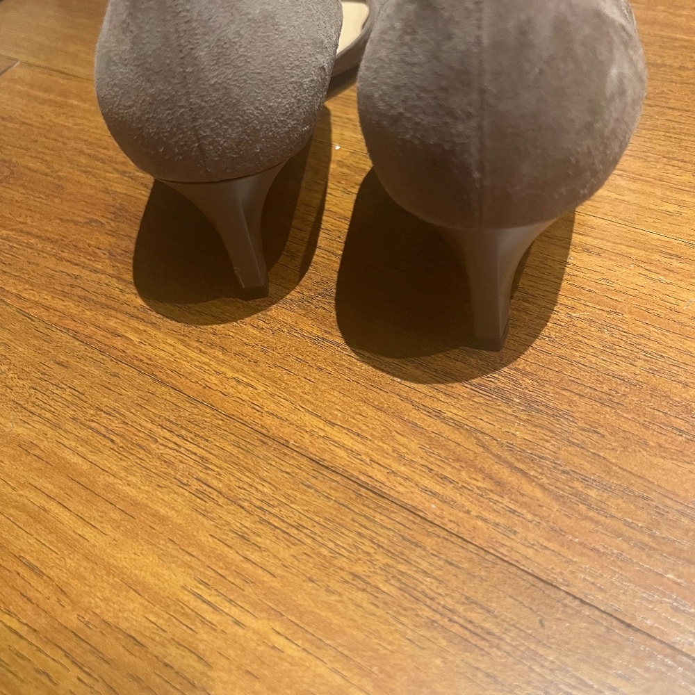 Shoes - Picture 2 of 7